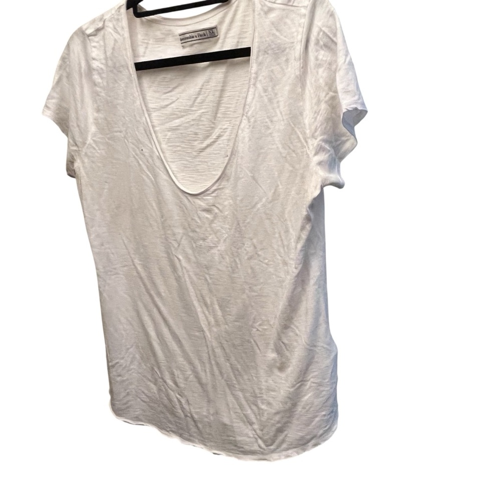Abercrombie & Finch size XL white deep V tee